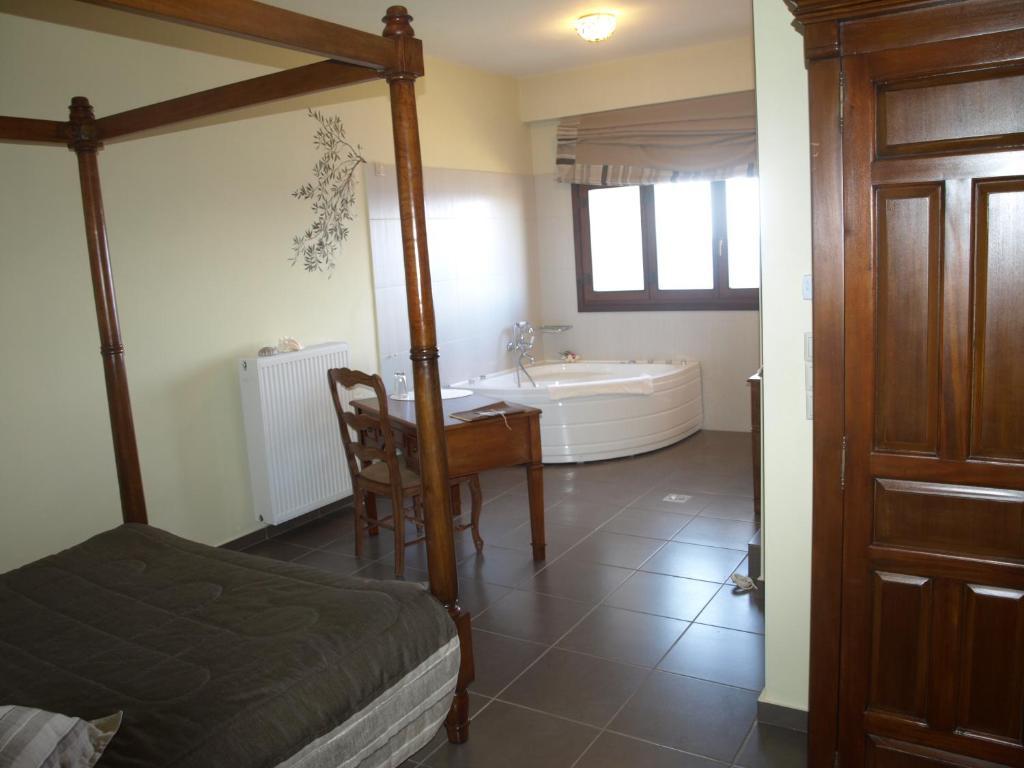 Porto Mani Suites Kyparissos  Zimmer foto